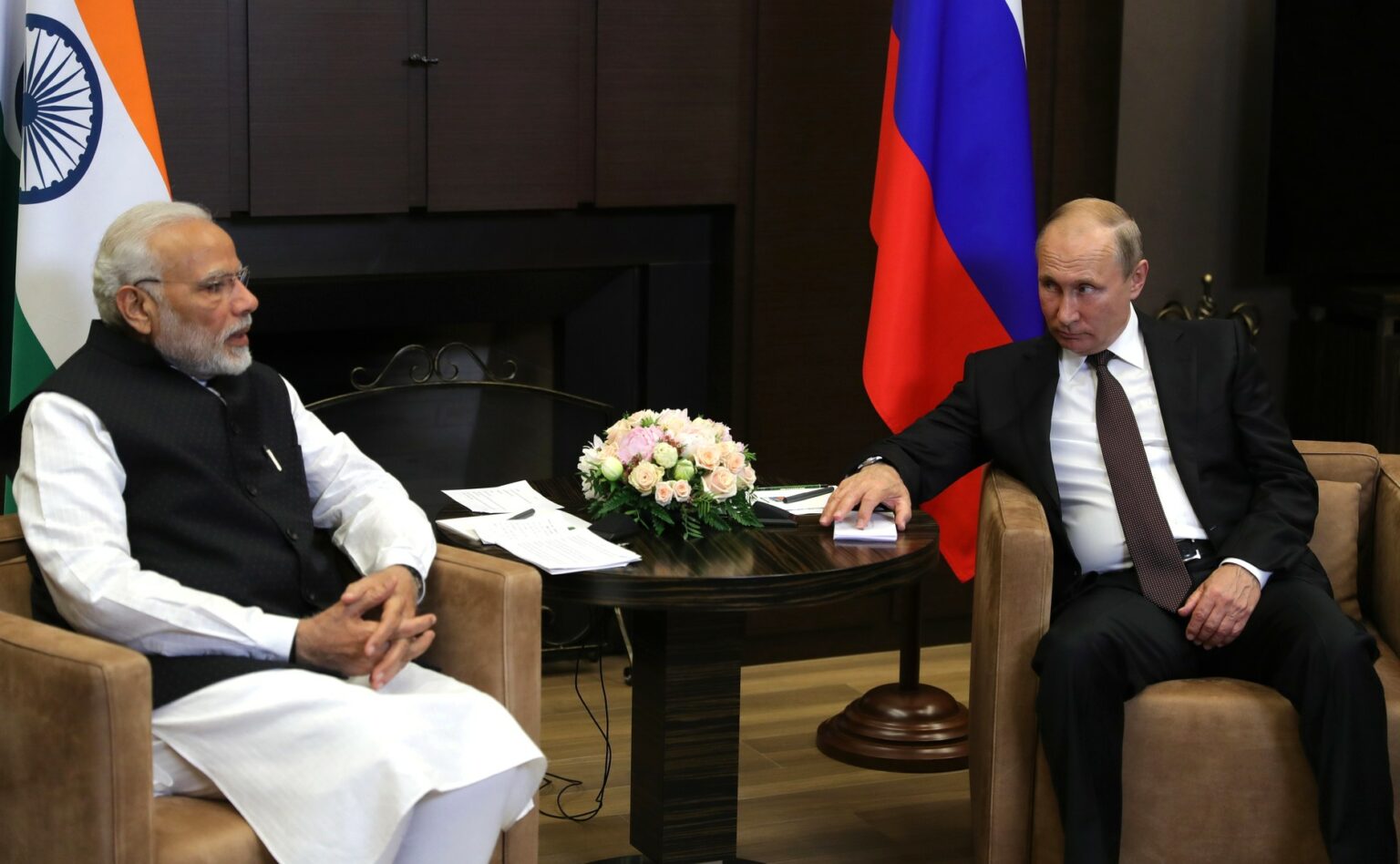 Intian pääministeri Modi ja Vladimir Putin.