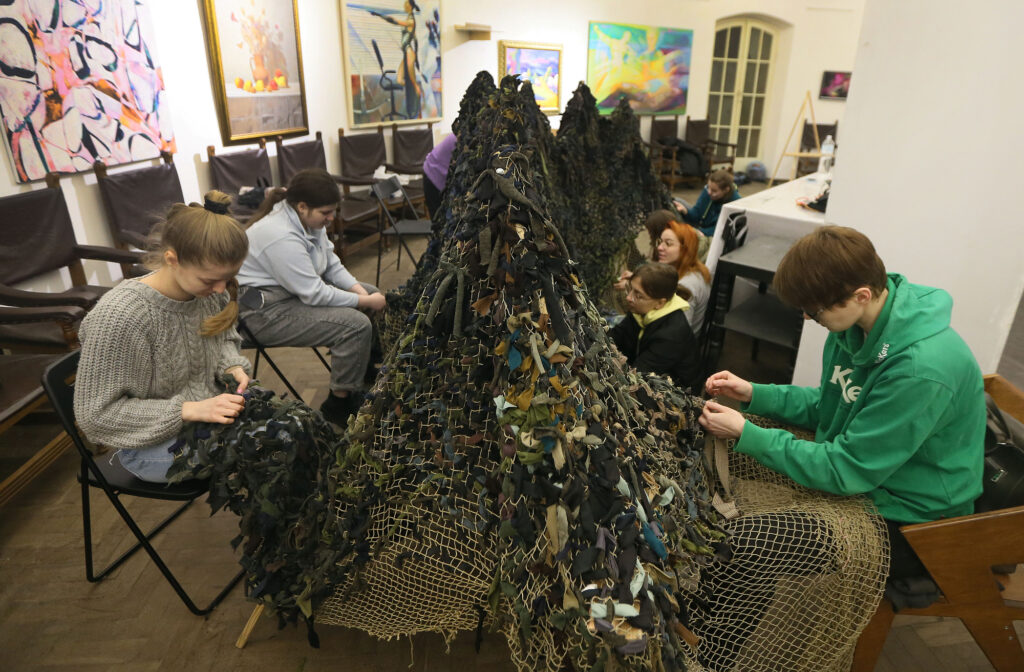 Vapaaehtoisia Lvivissä, Ukrainassa.